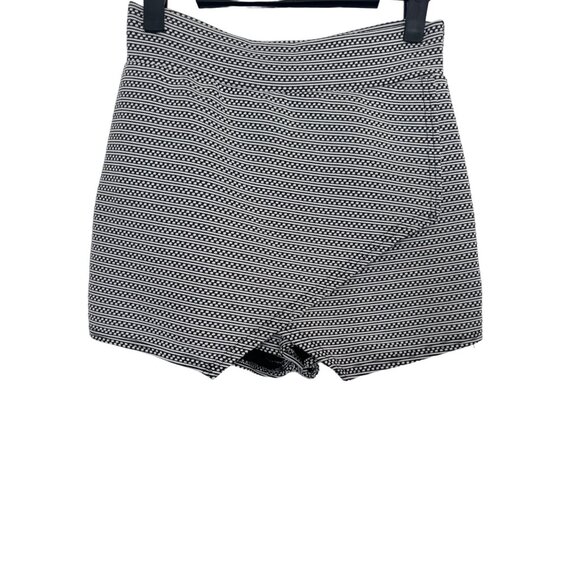 BOO HOO Size 4 Striped High-Waisted Women's Short -  Black & White - Picture 9 of 12